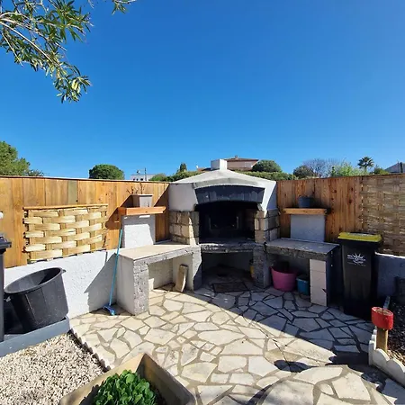 Avec Climatisation, Piscine Et Jardin Prive - Fr-1-387-230 * Marseillan (Herault)